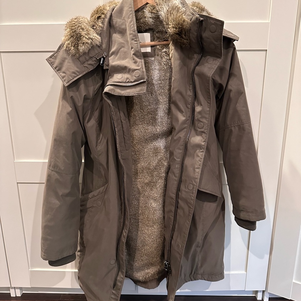 Aritzia Babaton parka coat